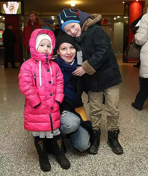 Maria Shalaev gyermekekkel.