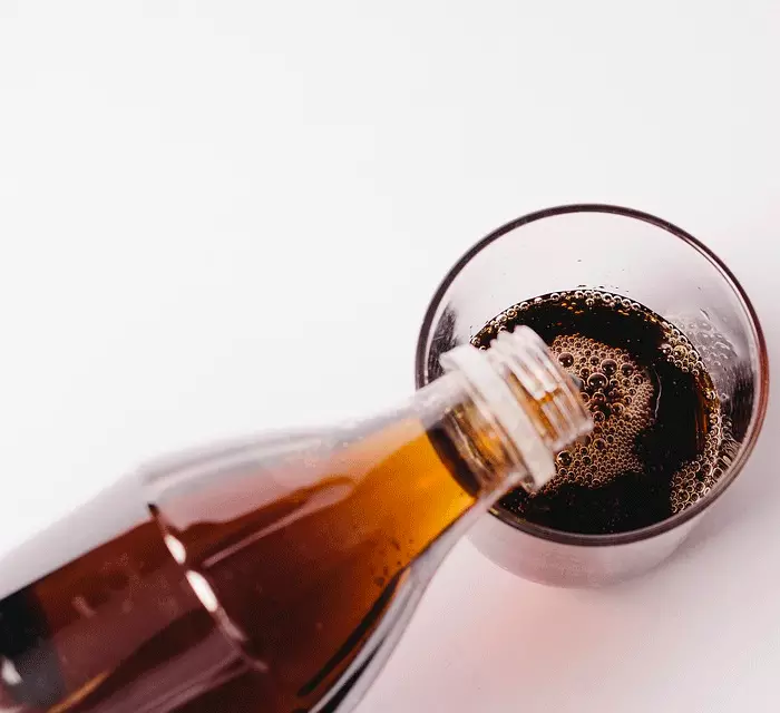 Drik ikke alkoholholdige drikkevarer mineralka, ellers risikerer du at få en tung tømmermænd