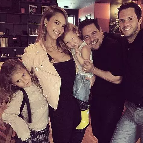 Џесика Алба со семејство. Фото: Instagram.com/jessicaalba.