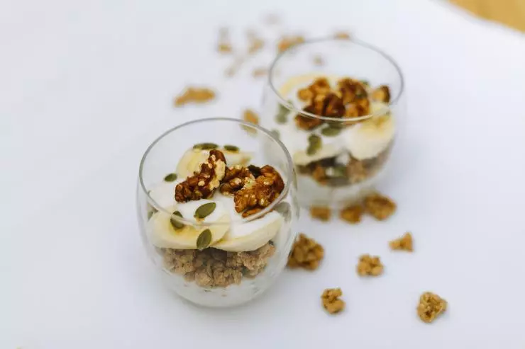 Lisa seemned, teravilja ja väike mesi jogurtisse - see selgub suurepärase hommikusöögi