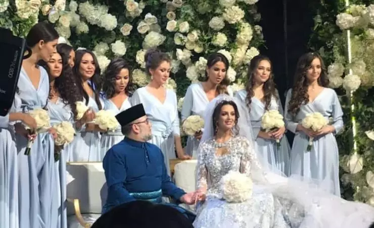 Esküvő Oksana Vajdina és MUHAMMAD V KELANNTANA Sultan