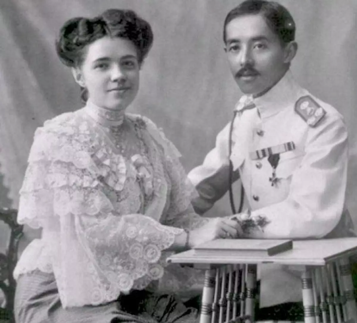 Katya Desnitskaya a korunní prince Thajsko
