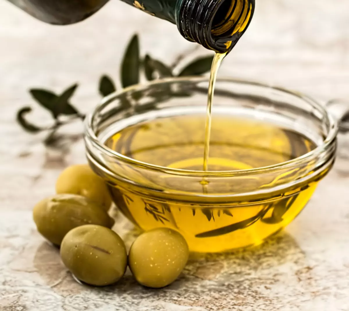 Oleo de olivo nutras kaj haŭto, kaj okulharoj