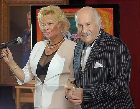 Z ustvarjalnimi večeri, igralci Vladimir Zeldin in Olga Bogdanova potoval po vsej Evropi.