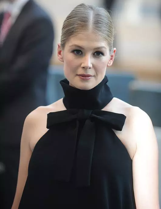 Star makeup Secrets: Rosamund Pike