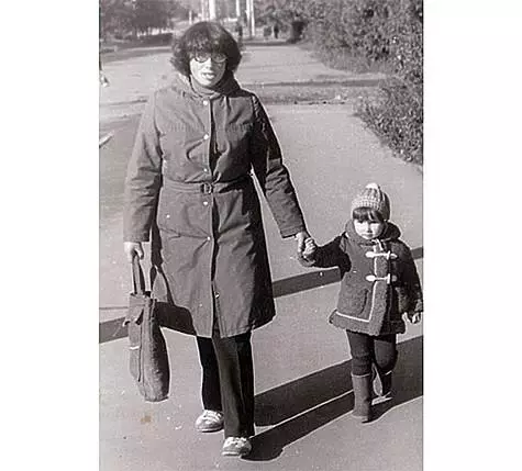Анфиса Чехов с мама. Снимка: Instagram.com/achekhova.