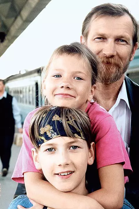 Viktors Bullkov - liels tēvs. Tagad viņa Arsenia un Fedor (attēlā) jau ir pieaugušie. Meita arī izvēlējās rīkojošo profesiju. Foto: Viktora Bychkov personīgais arhīvs.