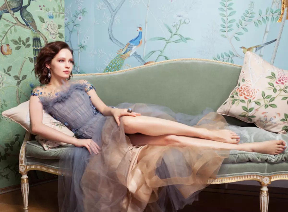 Dress, yanina couture; Ring and earrings, all - QueensBee. Wallpaper with hand painted, de Gournay
