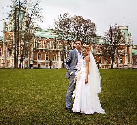 Kirill Safonov dan Sasha Savelyeva berkahwin pada April 2010. Perkahwinan yang dimainkan di manor yang indah Tsaritsyno. Foto: Arkib peribadi Kirill Safonova.