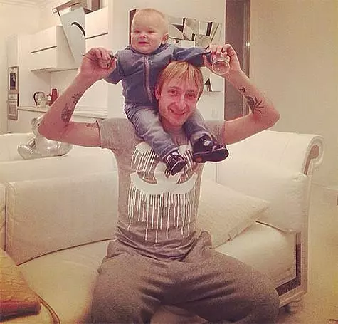 Evgeny Plushenko και γιος Αλέξανδρος. Φωτογραφία: Instagram.com/gnomgnomych.