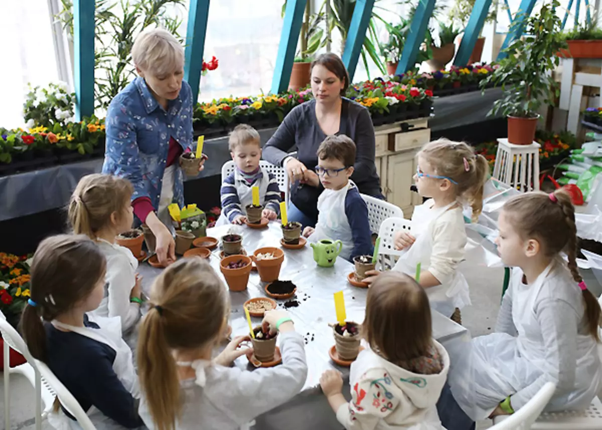 Cat Findus, nieuw leven geleverd verven en kartonnen sprookjes: de meest interessante evenementen, waar het de moeite waard is om naar kinderen te gaan