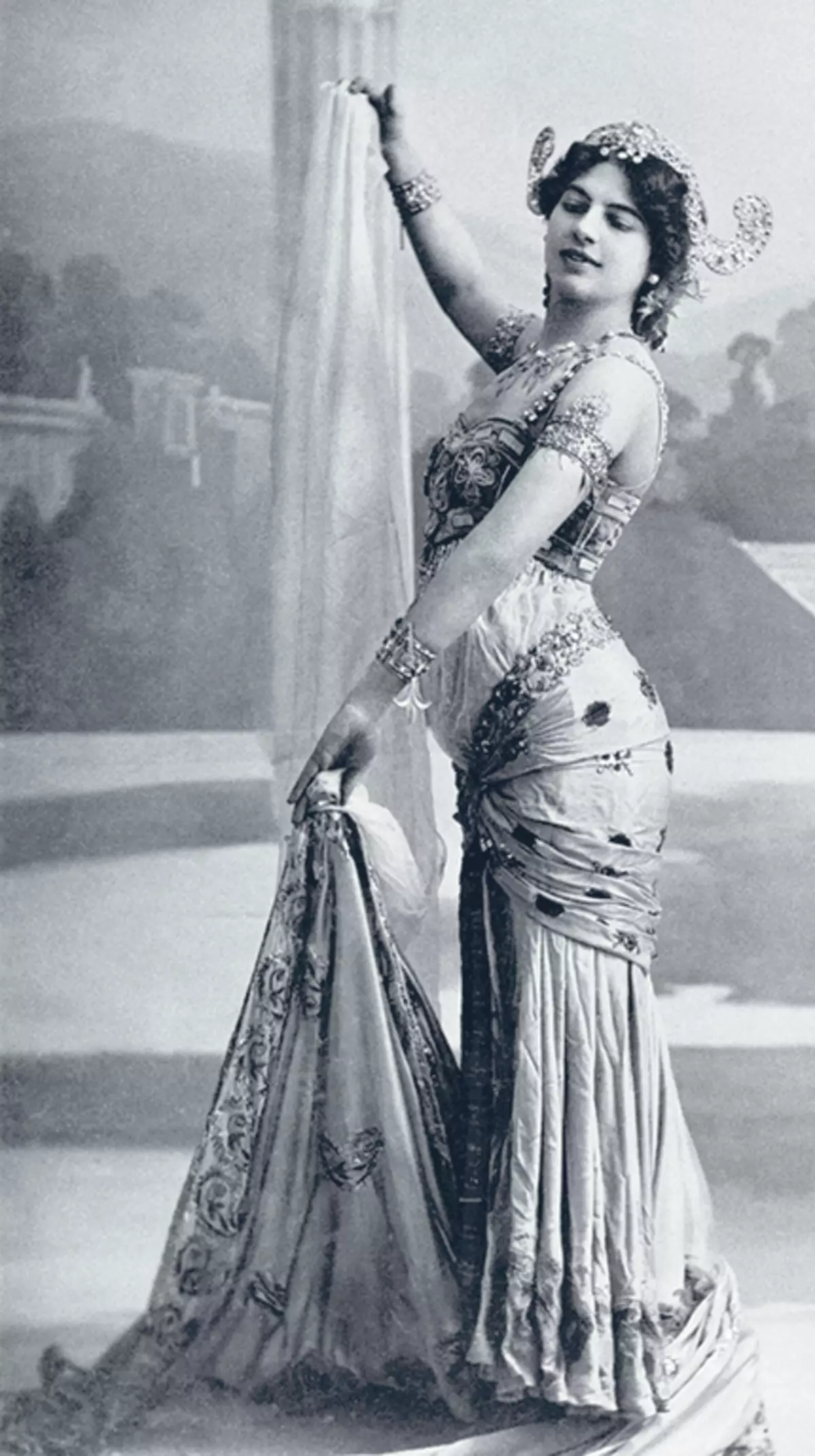 Kisa ki te pase dèyè sèn nan nan seri a "Mata Hari"