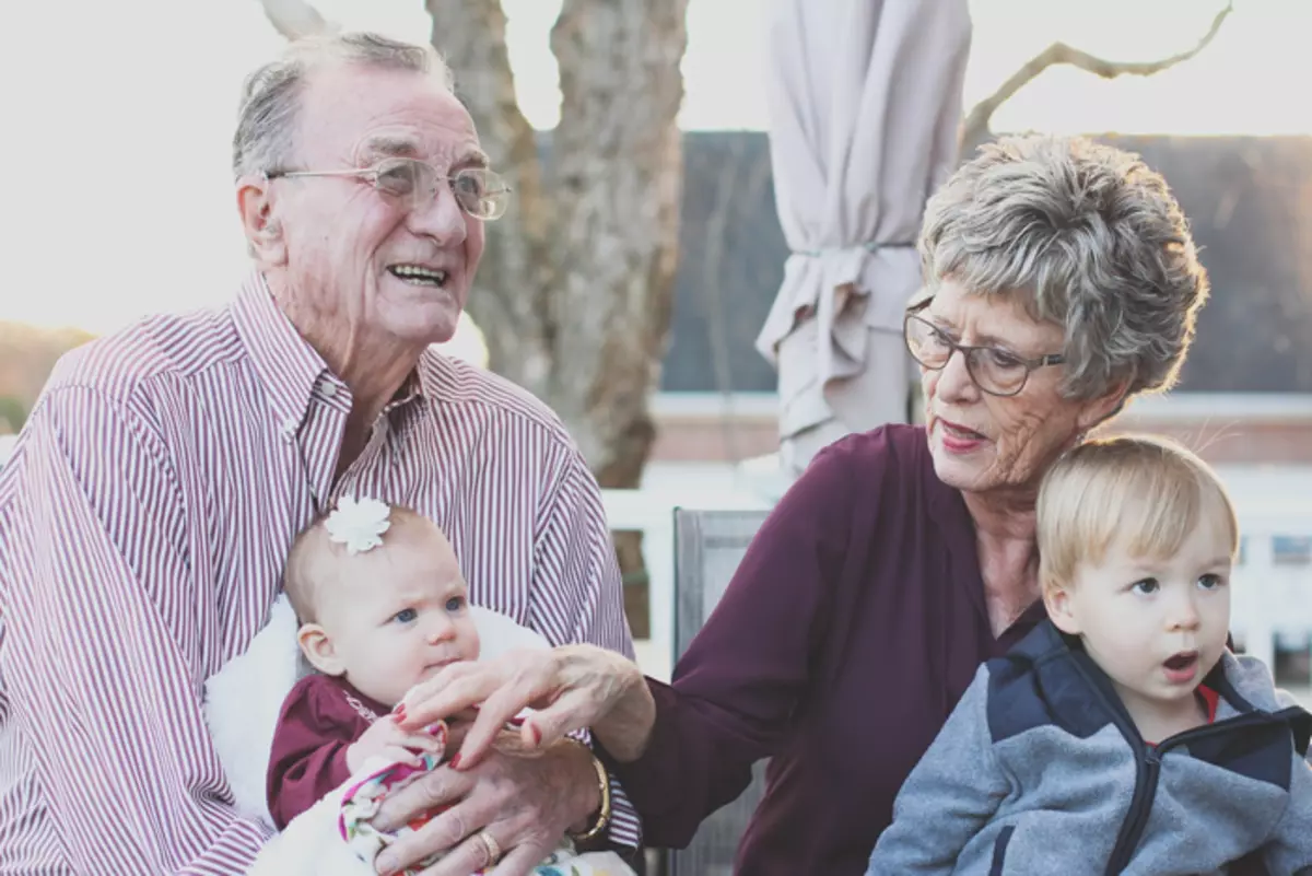 Ako deti bližšie k starým rodičom a na babičky, čím viac prínosu pre každého v rodine