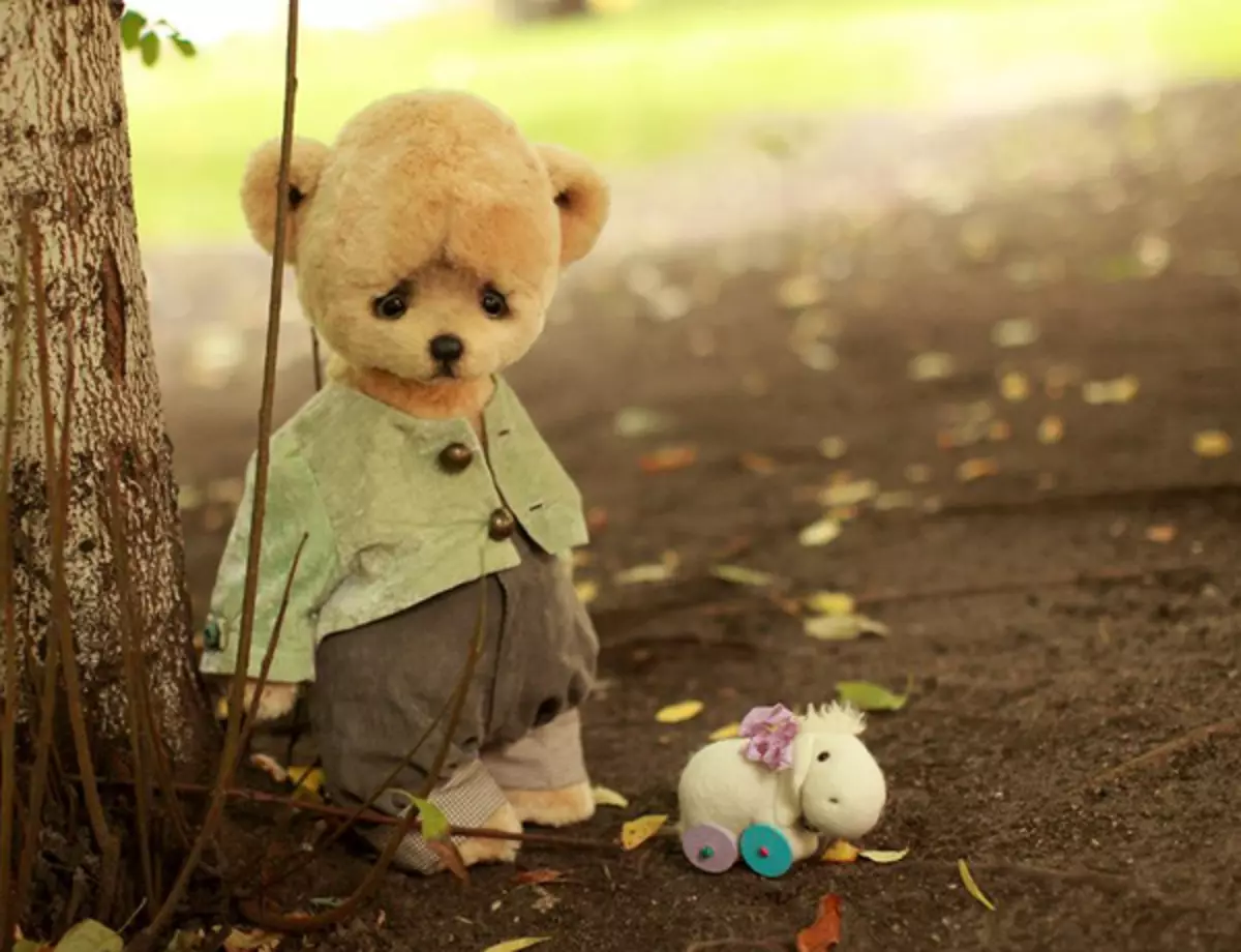 Udaberriko kartela: Trikimailuak, Teddy Bear eta Haurren Konfutorearen eskulturak 52260_8