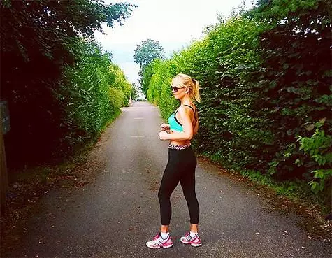 Щоранку Валерії починається з пробіжки. А нещодавно співачка придбала спеціальний браслет, який підраховує її фізичну активність. Фото: Instagram.com/valeriya_rus.
