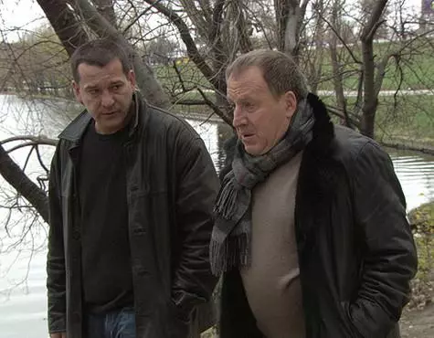 Cán bộ cảnh sát Svetlov giữ cuộc điều tra của riêng mình để tìm những kẻ giết người của con gái mình. .