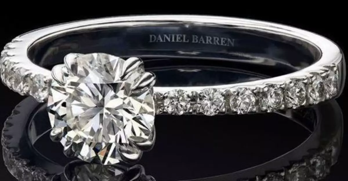 In September, the first boutique of Daniel Barren opens in Moscow