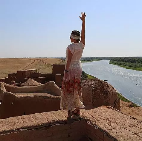 Yana Churikova matkustaa Astrakhanin alueen läpi. Kuva: Instagram.com/yana_chu.