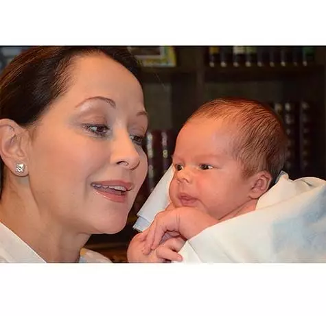 Olga Cabo με νεογέννητο γιο. Φωτογραφία: Instagram.com/kabo_olga.