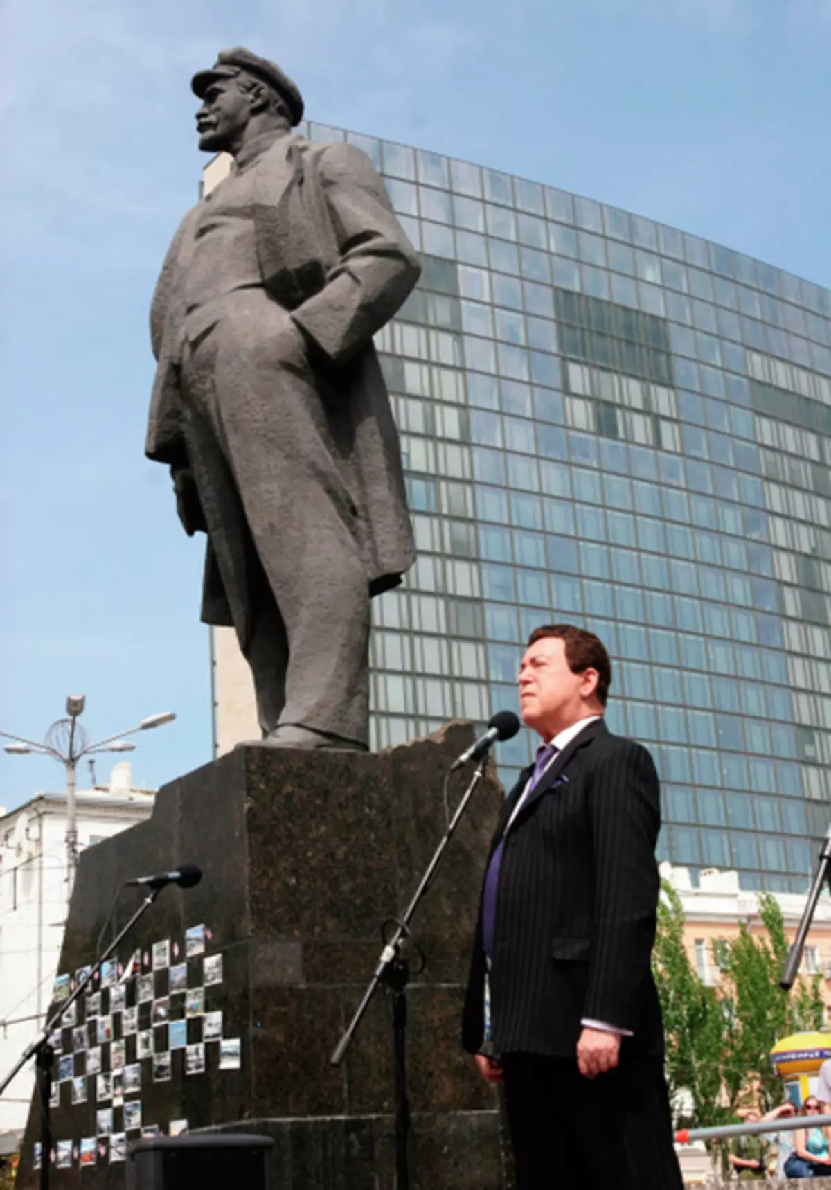 Joseph Kobzon Donetskdə bir mitinqdə. 2015 il