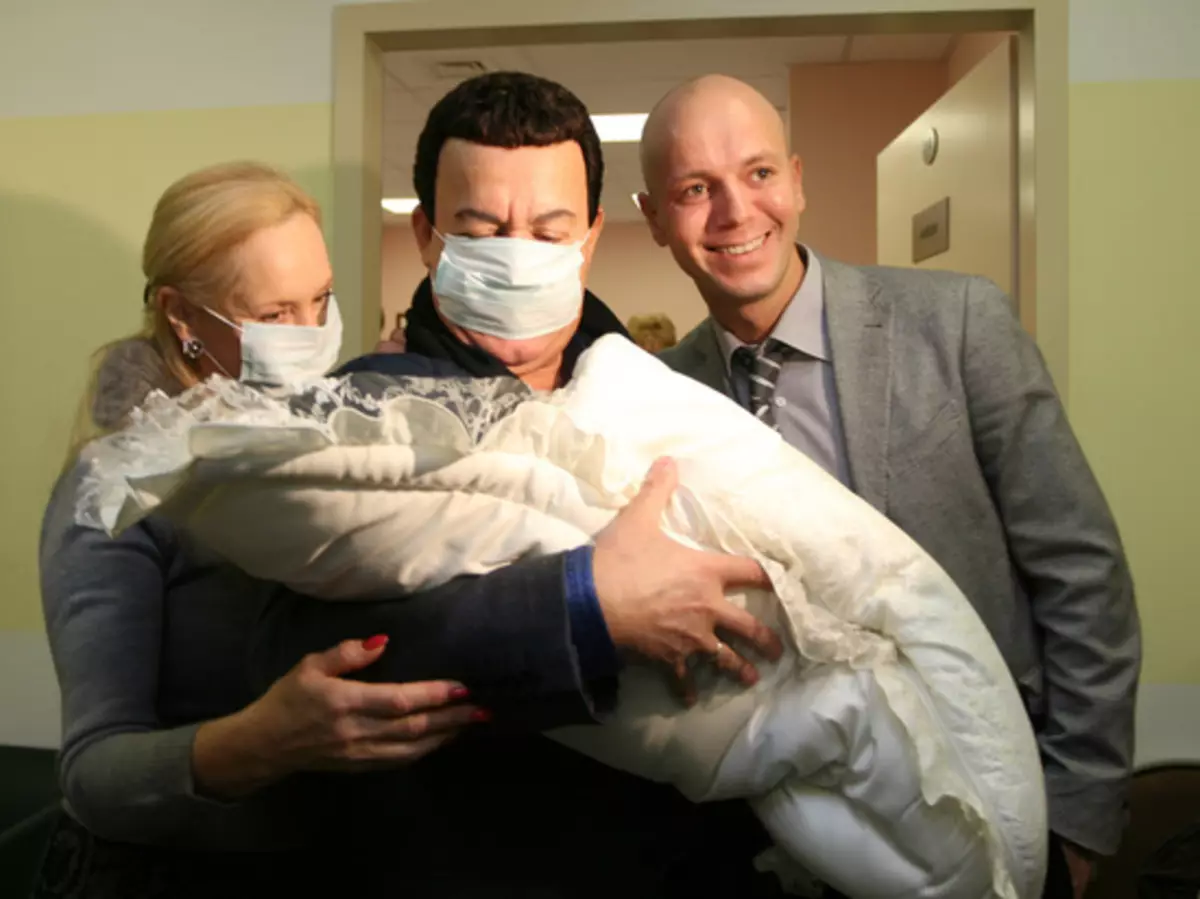 Joseph Kobzon en el Hospital de Maternidad