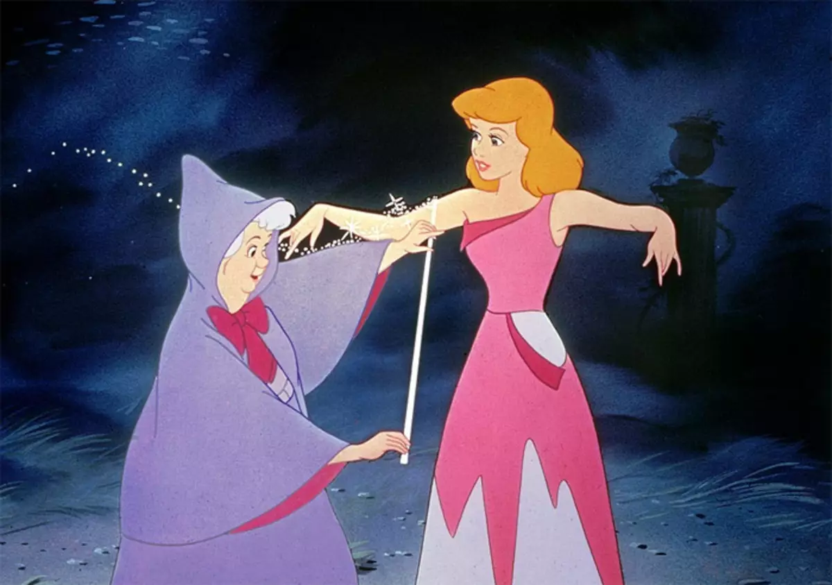 Efter at have mødt Fairy, klagede Cinderella aldrig sin familie