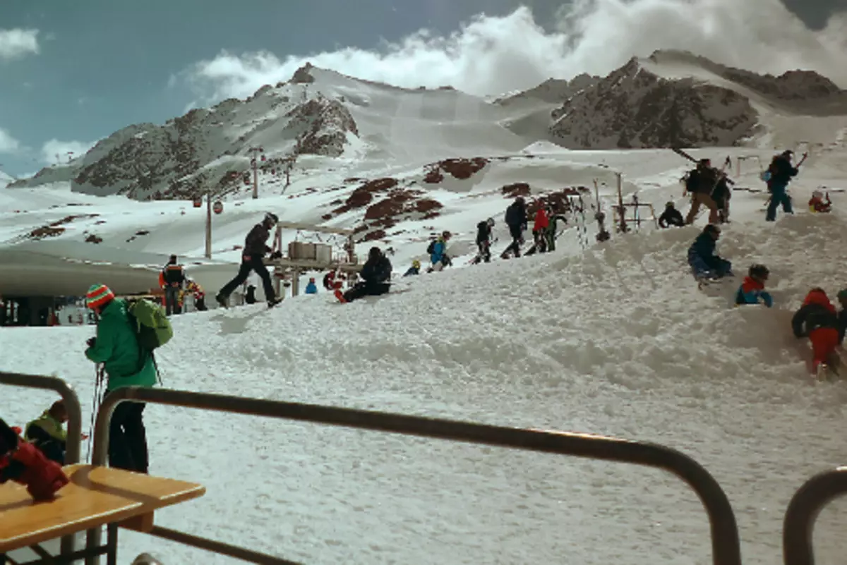 Baled Alpine: Popeth am gyrchfannau sgïo