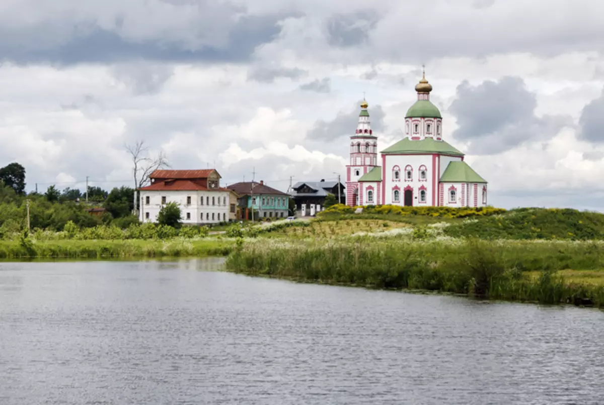 Lluny de Moscou: 3 de la ruta actual d'estiu