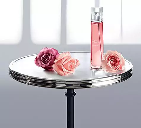 Bardzo nieodparty L'Eau en róży z Givenchy. .