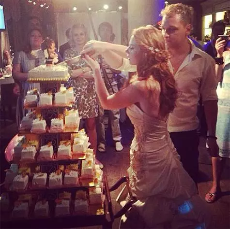 Düğün pastasının tasarımı yeni evliler kendileri ile geldi. Fotoğraf: instagramı.