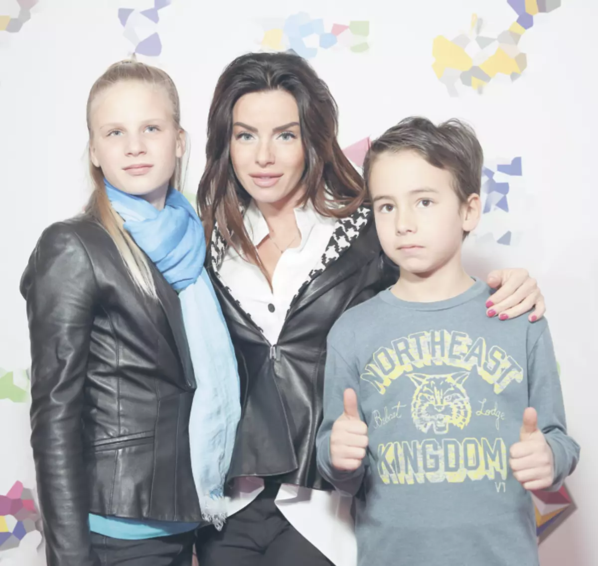 Julia med sin datter Victoria og Son Samir