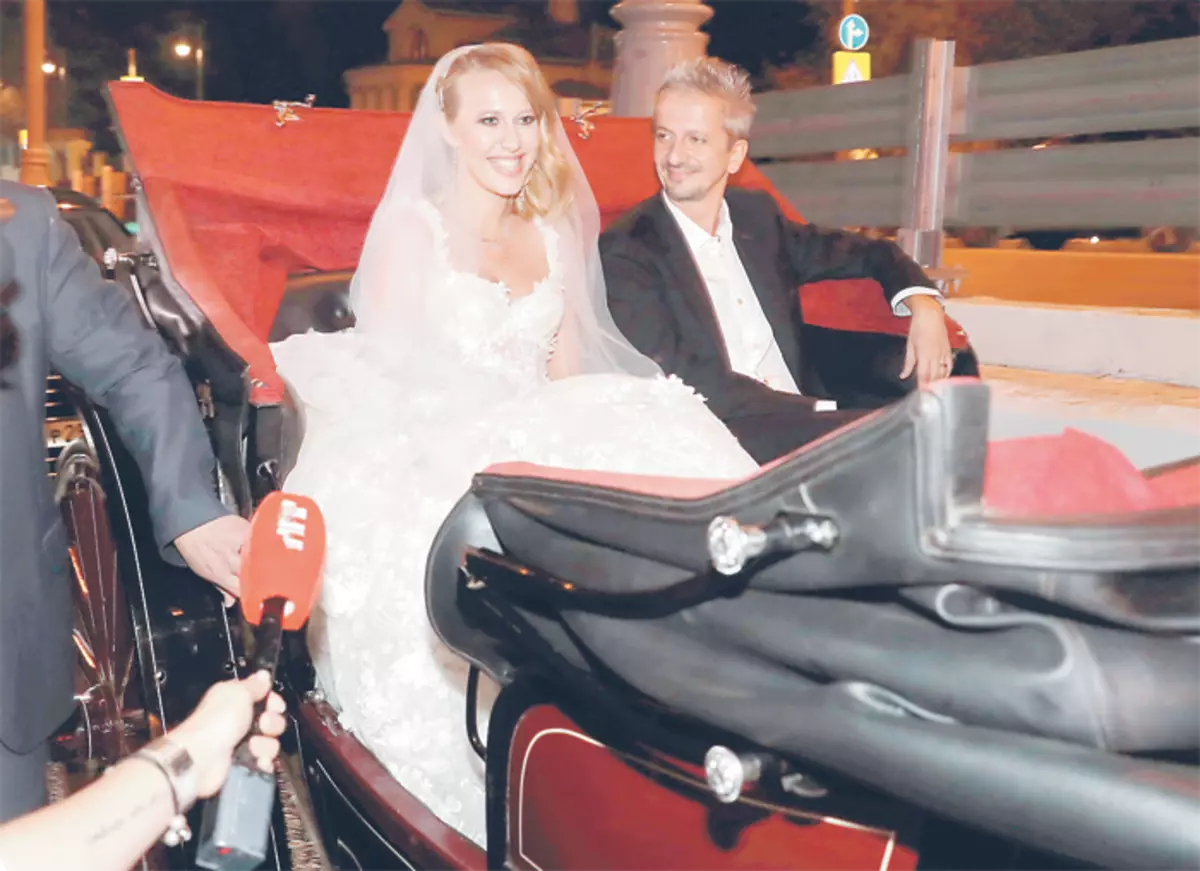 KSENIA SOBCHAK اور Konstantin Bogomolov نے ایک بدنام شادی کی