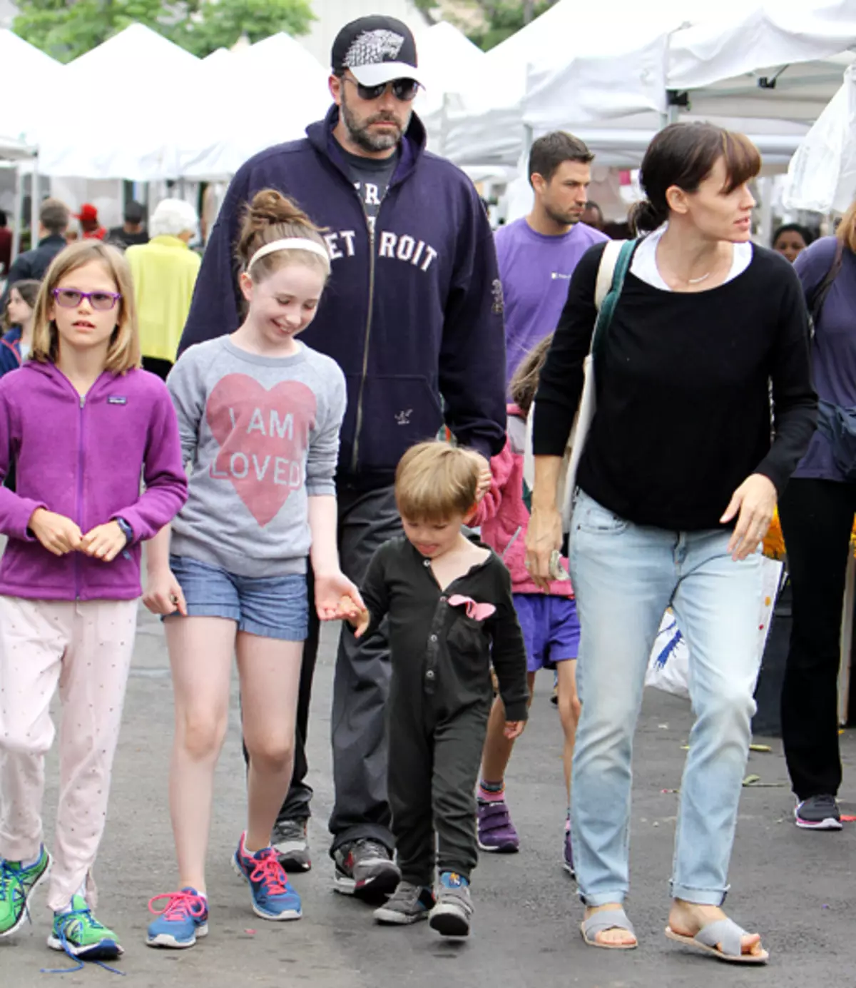 Im Jahr 2015 feierten Affbeck und Jennifer Garner das zehnjährige Jahrestag seiner Ehe. Sein Ergebnis ist drei Kinder und eine Delibe-Nanny, die Verrat und Drohungen der Scheidung verursacht haben