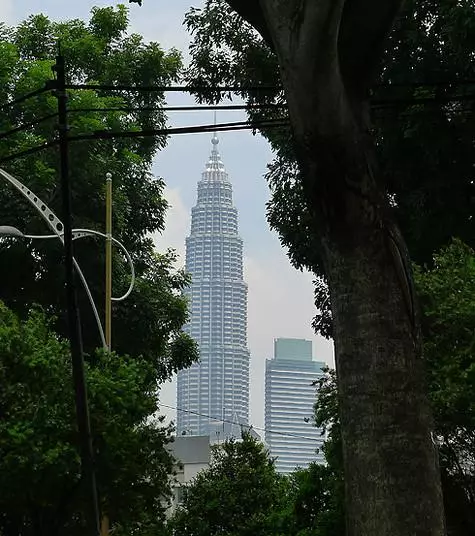 Die Hauptstadt von Malaysia Kuala Lumpur, auch nachdem Singapurer Höhe würdig aussieht.