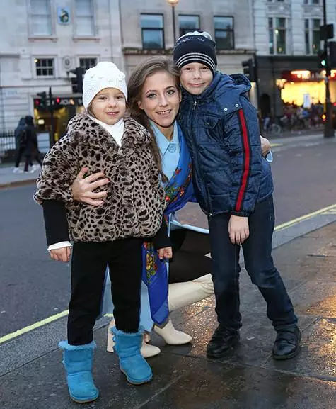 Julia Baranovskaya avec des enfants. Photo: Gennady Avramenko.