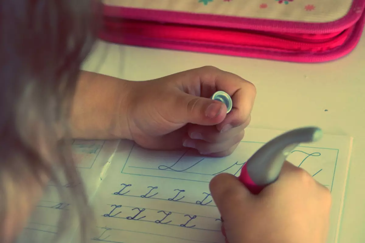 Rankraščio analizė gali būti atliekama, kai automatiškai tampa rašytinis vaiko judėjimas