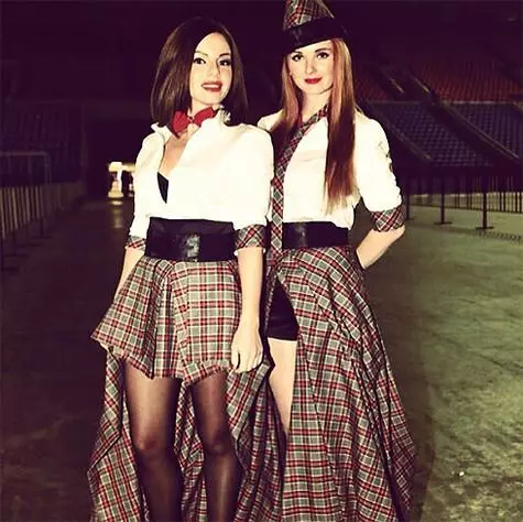 Lena Katina và Julia Volkov biểu diễn tại buổi khai mạc Thế vận hội ở Sochi. Ảnh: facebook.com.