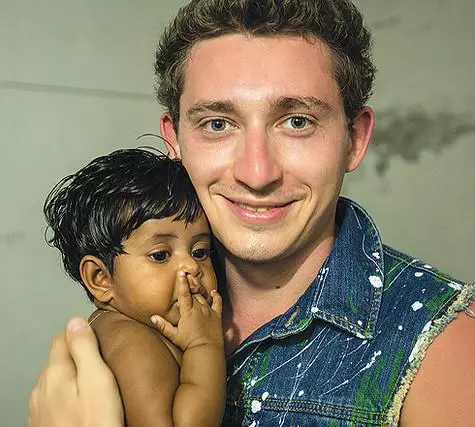 In den Malediven kamen sogar kleine Kinder mit Kole und Regina vertraut. .