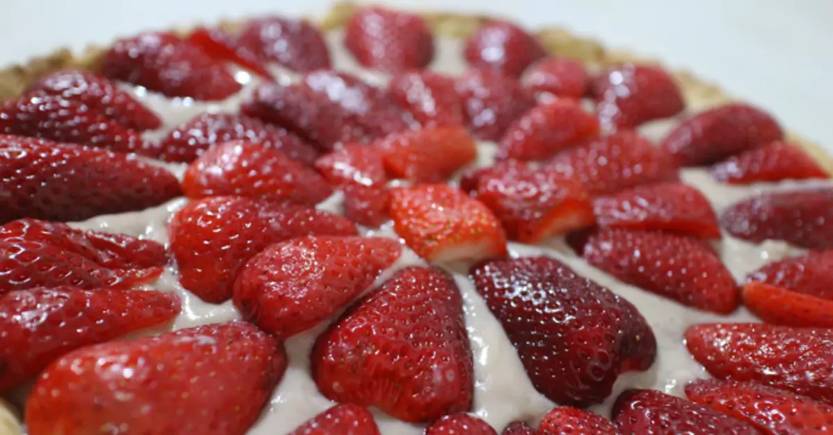 Berries again: Cooking desserts with strawberries