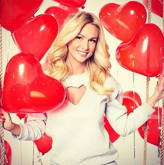 How do the stars celebrate Valentine's Day?