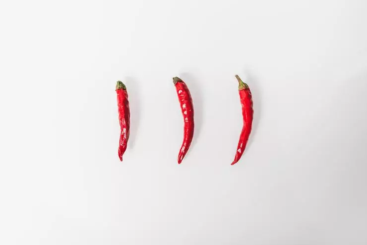 ICapsaicin, Ingxenye esebenzayo ye-Chili Pepper, yehlisa umoya futhi icekele phansi amaseli omdlavuza