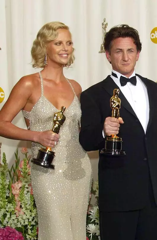 Charlize Thern agus Sean Penn ag ullmhú don bhainis?