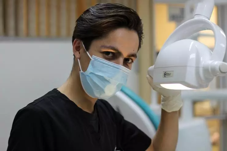 O dentista deve cuidar da saúde do paciente primeiro, e depois sobre a aparência.