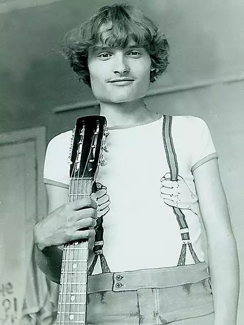 Tenty-grader Sasha Vasilyev on vacation on Lake Senez. The fact that the young man has already been alien to the world of fashion, can be judged by a T-shirt with a funny print. Photo: Personal archive of Alexander Vasilyeva.