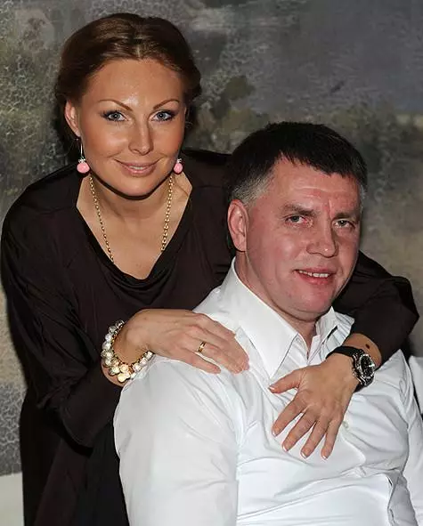 Những chú hề đầu tiên Natalia trình bày chồng Nikolay. Ảnh: Fotodom.ru.