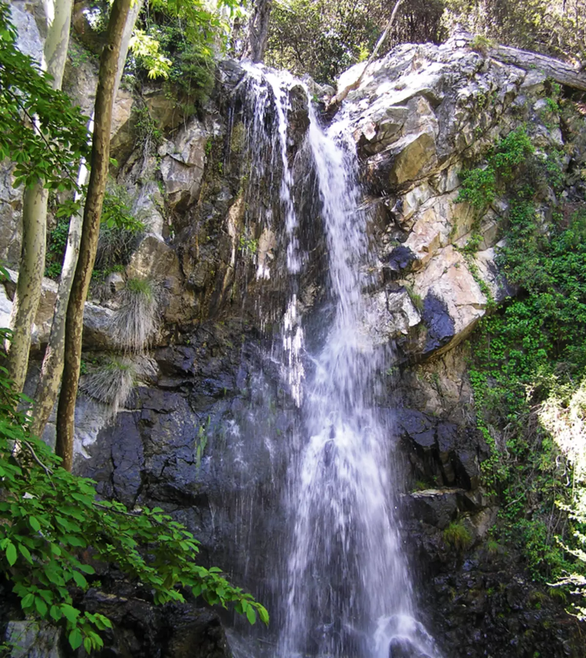 Falls Caledonia - salah satu yang paling cantik di Siprus