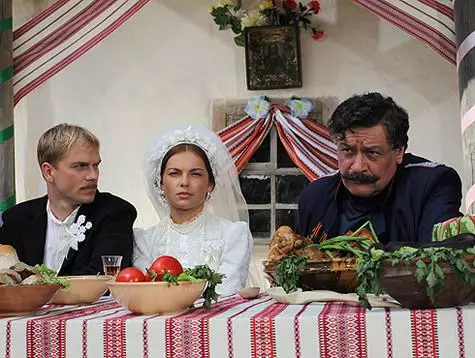 L'executor del paper de Marysi Zorya Marchenko (al centre) inicialment va tenir molta por de l'actor Dmitry Nazarova (dreta), que interpreta el paper de l'heroïna del seu pare. Però llavors l'actriu es va acostar a Dmitry Yurevich i fins i tot va començar a cridar-li "Batka". Marc de la sèrie