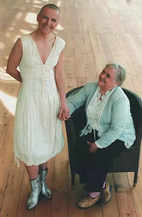 Svetlana en haar moeder Leah Davydovna zijn een echte vriendin uit de kinderjaren van de zanger. Foto: Persoonlijk archief Svetlana Surgganova.